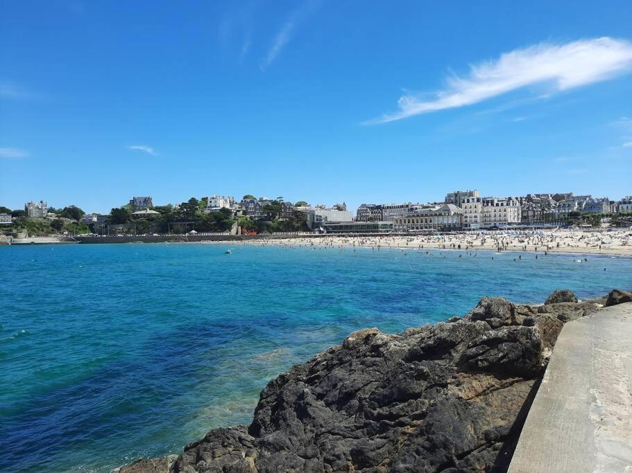 Le Moringa, A 2 Min De La Plage, Hyper Centre, Vue Mer De La Fenetre Dinard Eksteriør billede